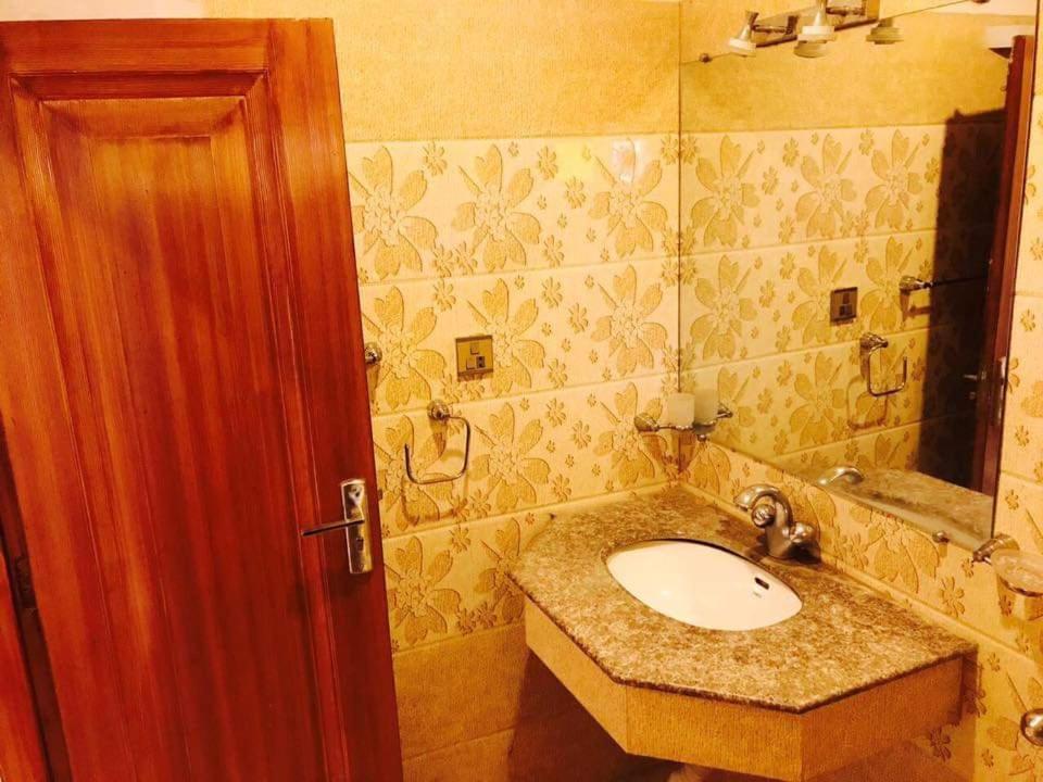 Pak Hotel Islamabad Buitenkant foto